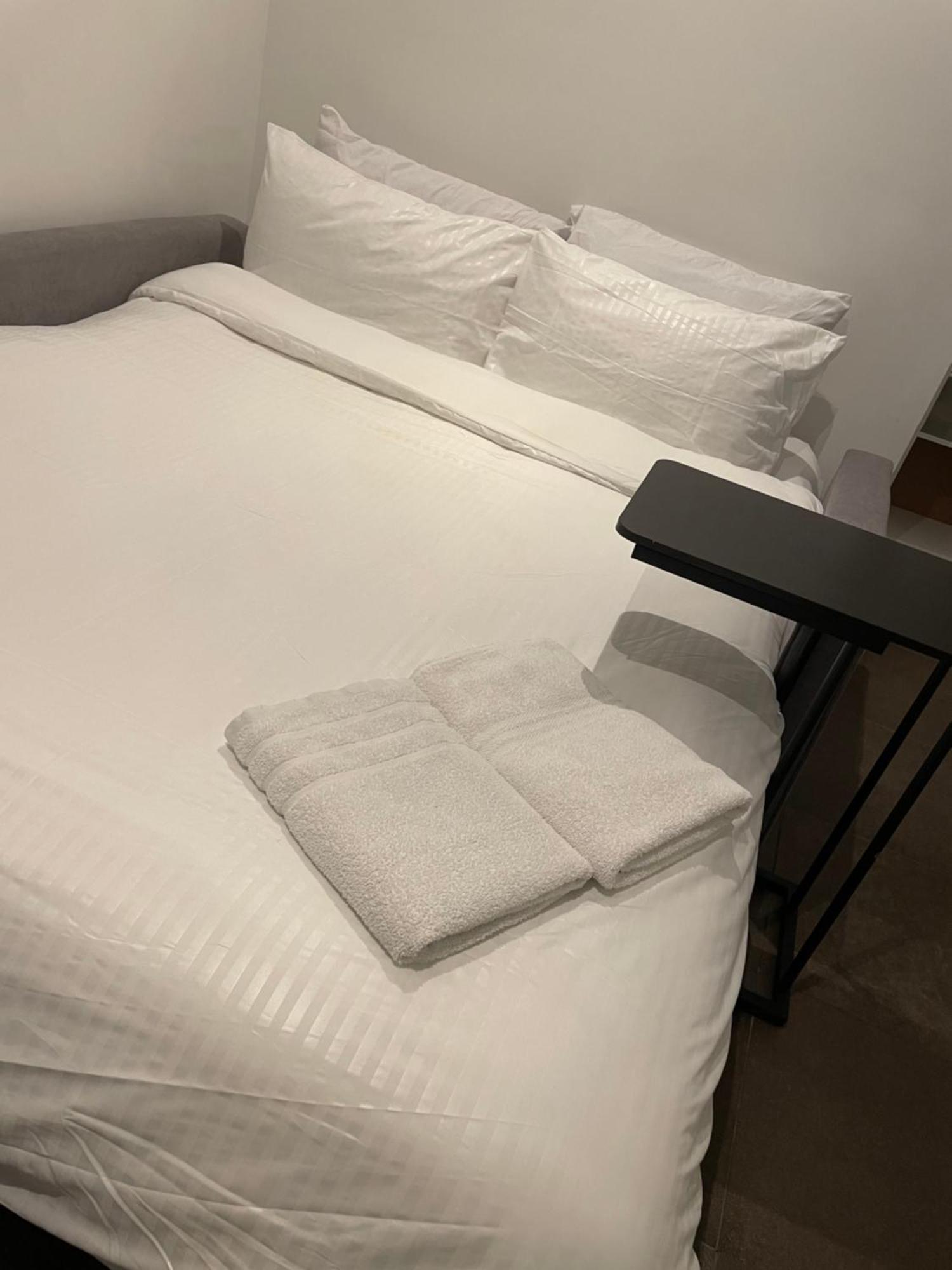 Shared Apartment In Central Лондон Экстерьер фото