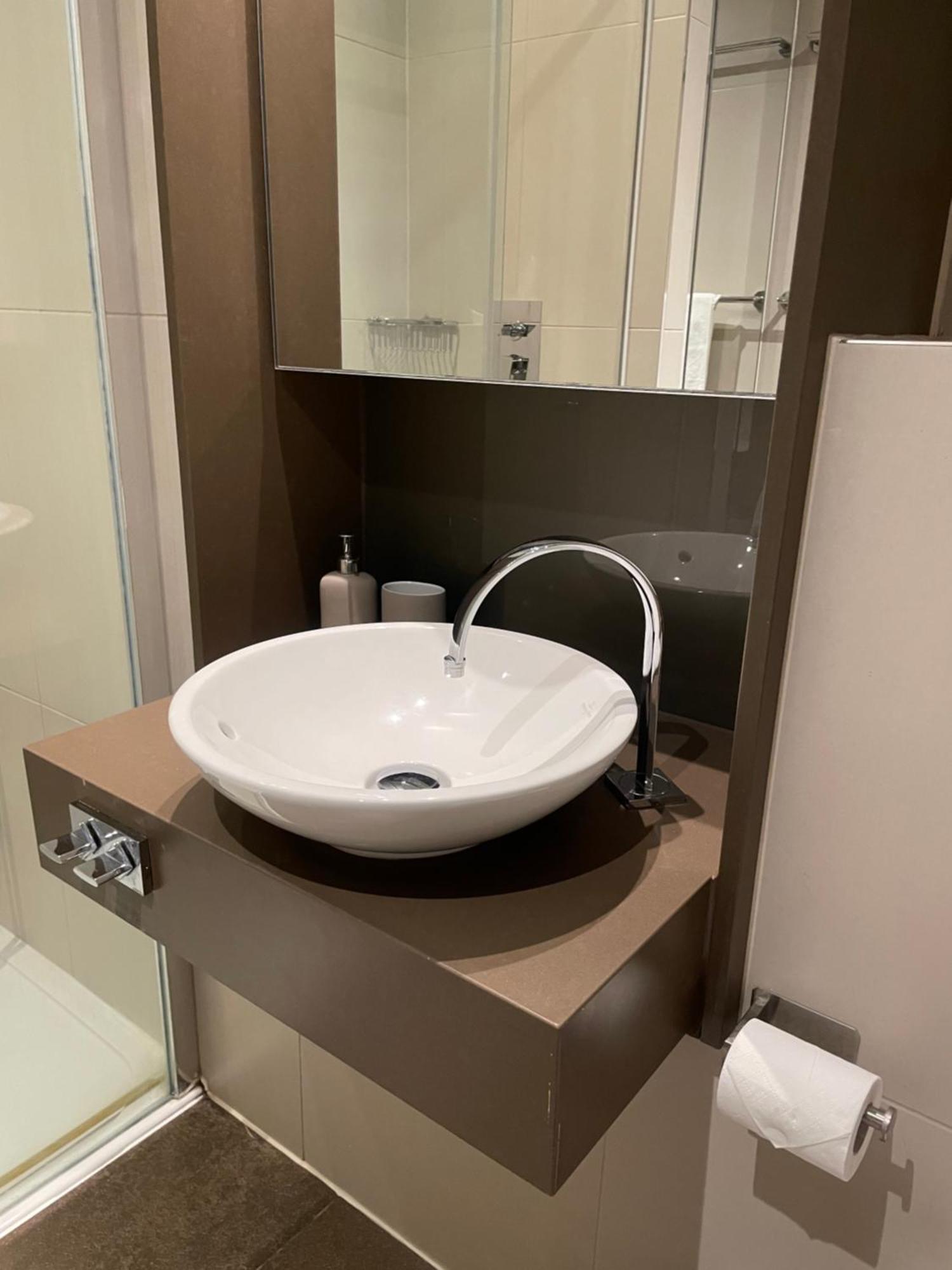 Shared Apartment In Central Лондон Экстерьер фото